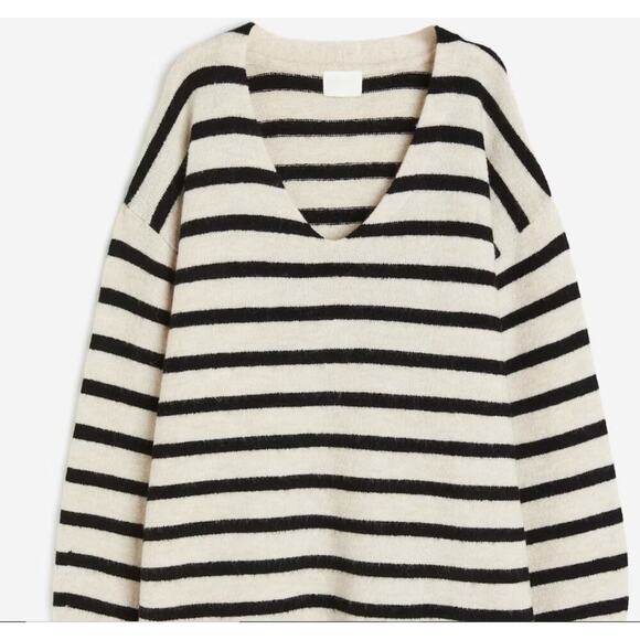 H&M NWT Oversized Black and Beige Striped Sweater- Size L - Picture 3 of 10